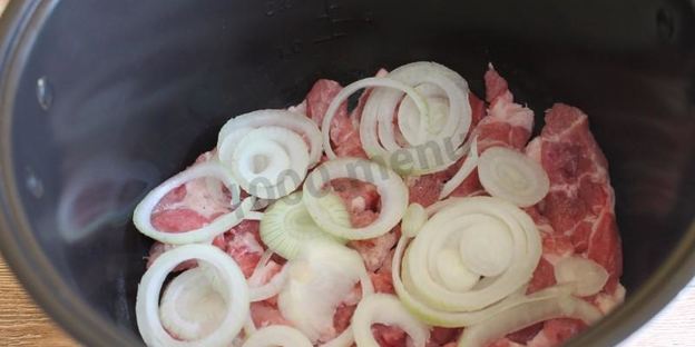 мясо по-французски в мультиварке с картофелем