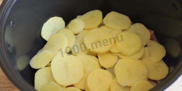 мясо по-французски в мультиварке с картофелем