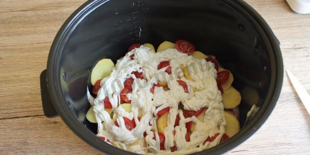 мясо по-французски в мультиварке с картофелем