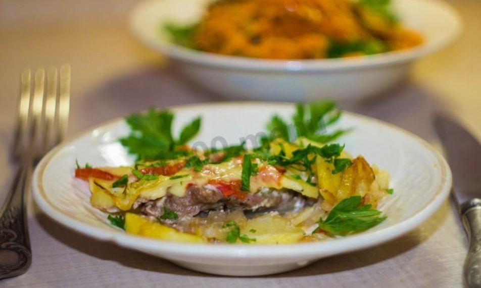 Рецепт мяса свинины по-французски с помидорами картошкой сыром