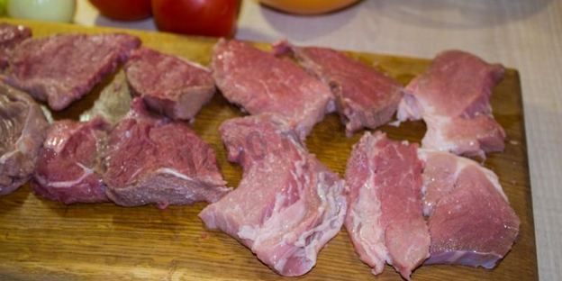 мясо свинины по-французски с помидорами картошкой сыром