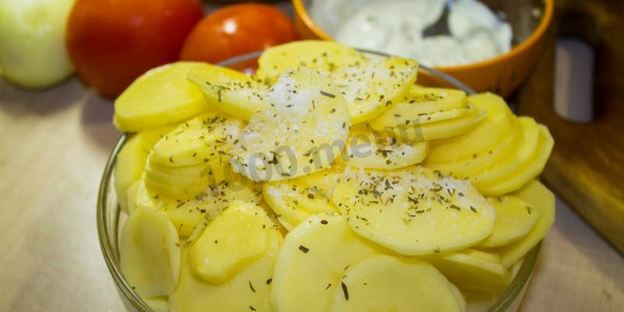 мясо свинины по-французски с помидорами картошкой сыром