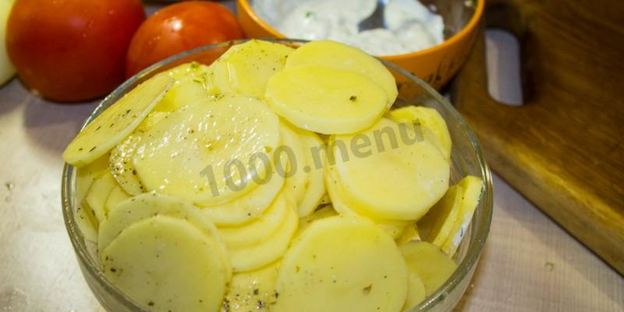 мясо свинины по-французски с помидорами картошкой сыром