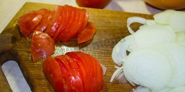 мясо свинины по-французски с помидорами картошкой сыром