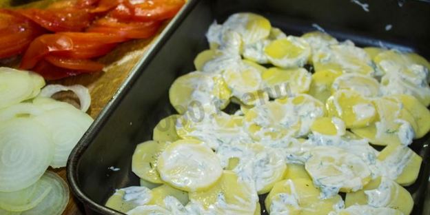 мясо свинины по-французски с помидорами картошкой сыром