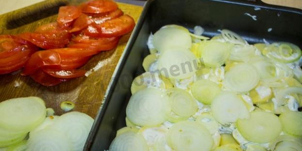 мясо свинины по-французски с помидорами картошкой сыром