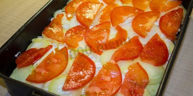 мясо свинины по-французски с помидорами картошкой сыром