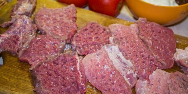 мясо свинины по-французски с помидорами картошкой сыром