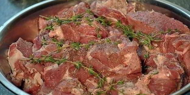 свиная шейка с пармезаном запеченная по-французски