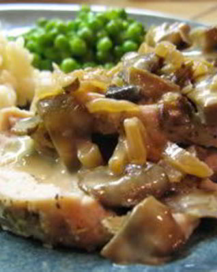 Свиная вырезка с грибным соусом по-французски