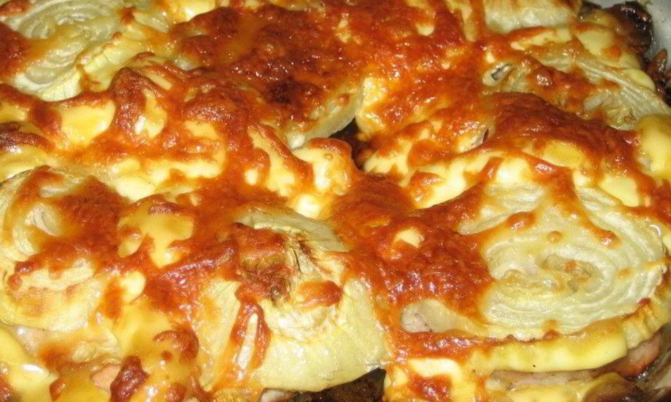 Рецепт свинины по-французски с сыром и луком