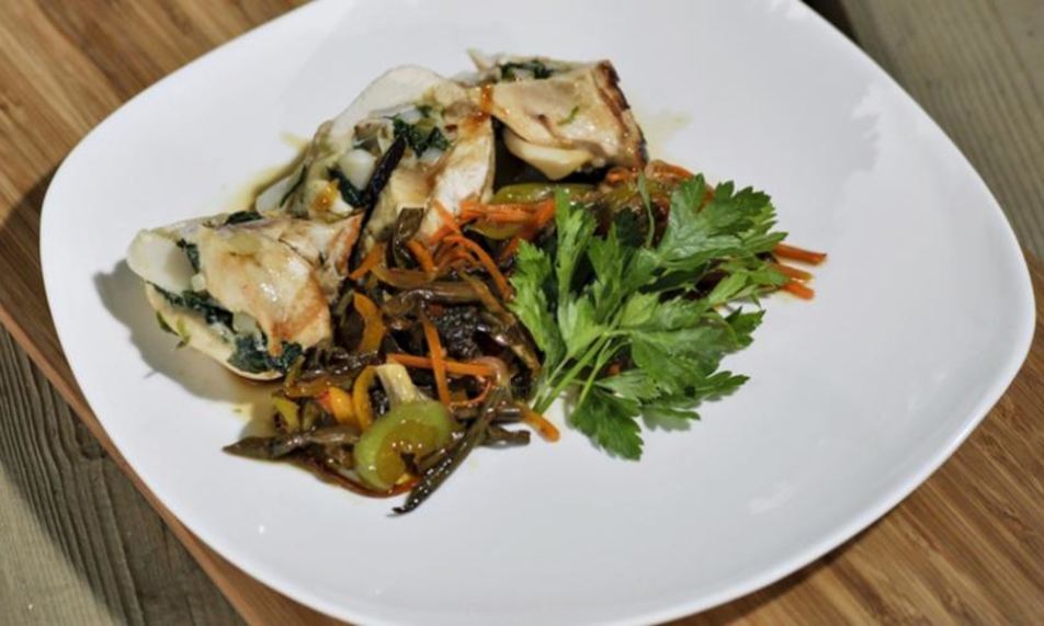 Рецепт фаршированной куриной грудки с теплым салатом