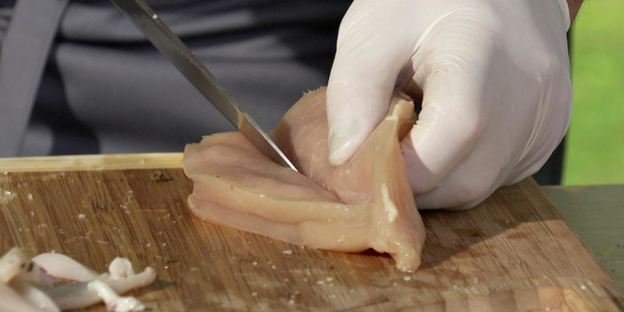 фаршированная куриная грудка с теплым салатом