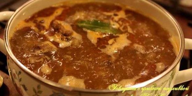 говядина с грибной подливкой