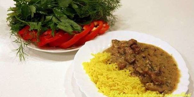 говядина с грибной подливкой