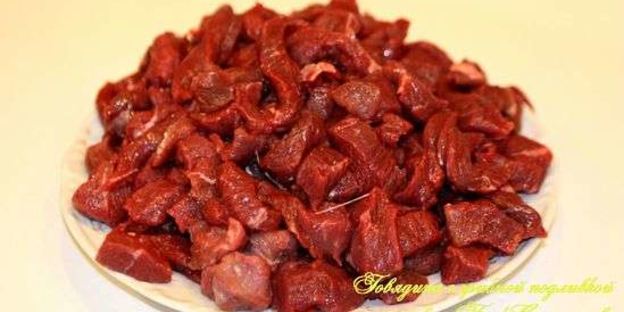 говядина с грибной подливкой