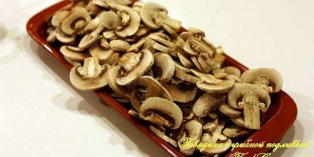 говядина с грибной подливкой