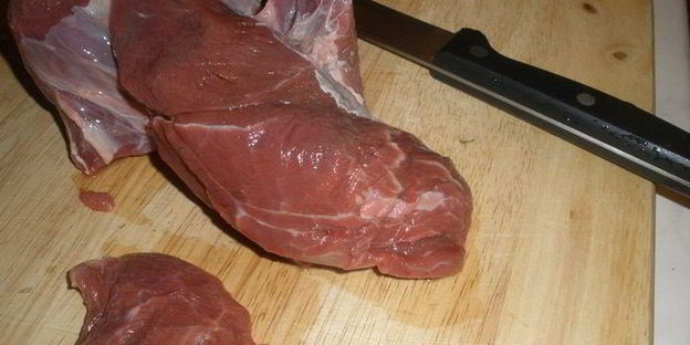 говядина с перловкой в горшочках