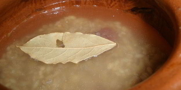 говядина с перловкой в горшочках