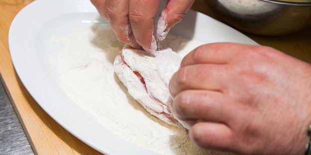 кордон блю с микс салатом