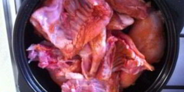 кролик в чугунке