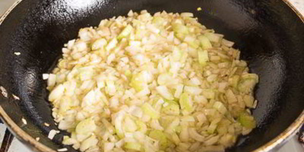 кролик в винном соусе с яблоками