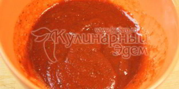 куриная грудинка с томатным соусом