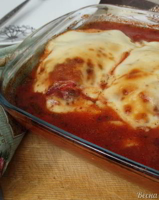 Куриная грудка в томатах с сыром сулугуни