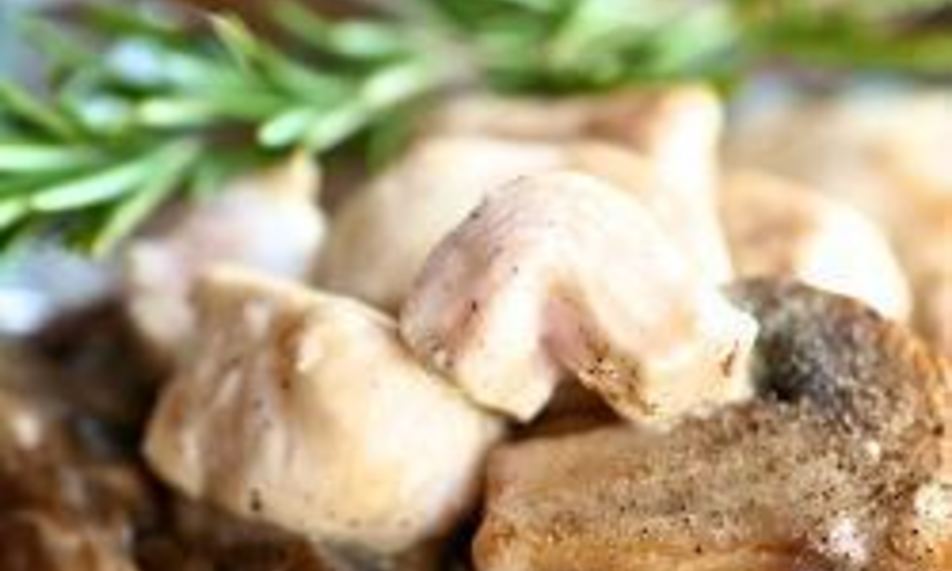 Рецепт куриных грудок тушеных с белым вином