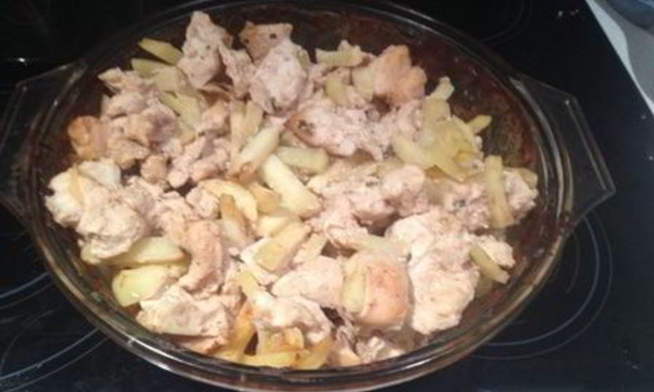 Рецепт куриных грудок в сметане с картофелем