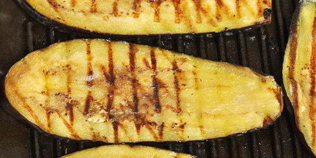 куриные грудки, запеченные с баклажанами и моцареллой