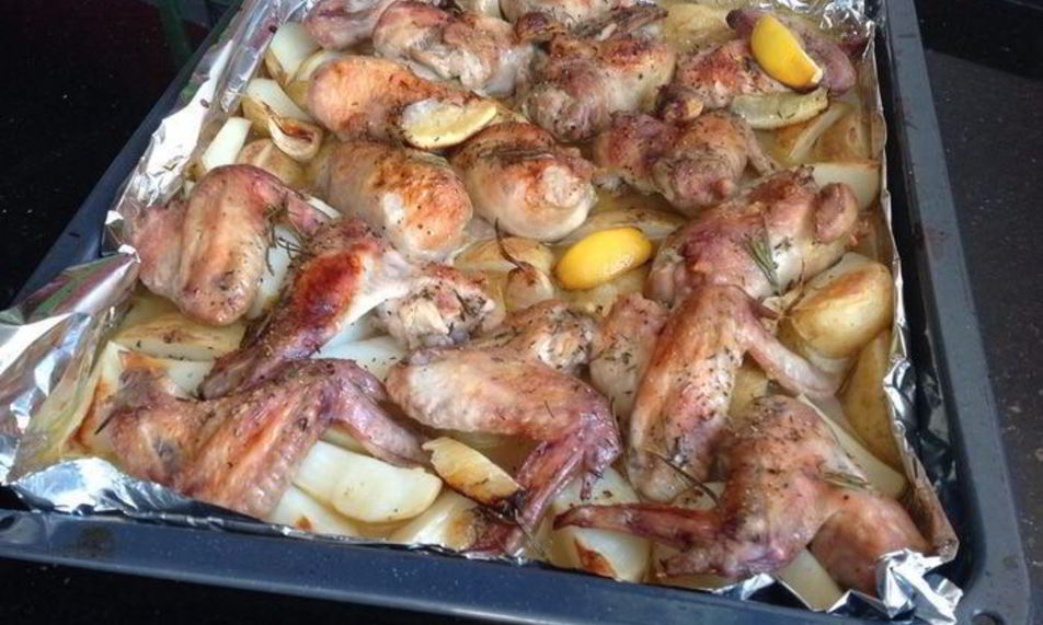 Рецепт курицы с картофелем, запеченная с молодым чесноком