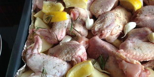 курица с картофелем, запеченная с молодым чесноком