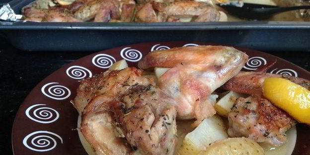 курица с картофелем, запеченная с молодым чесноком