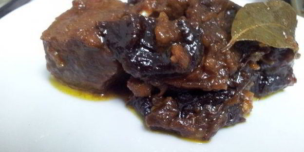 мясо с черносливом