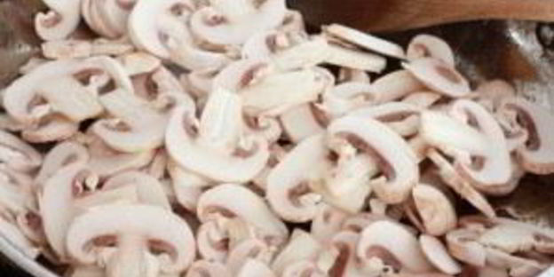 мясо с грибами с сливочном соусе