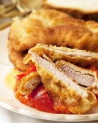 Свиная вырезка, запеченная в панировочных сухарях