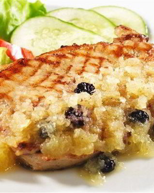 Свинина, маринованная в яблочном уксусе, с яблоками на гриле