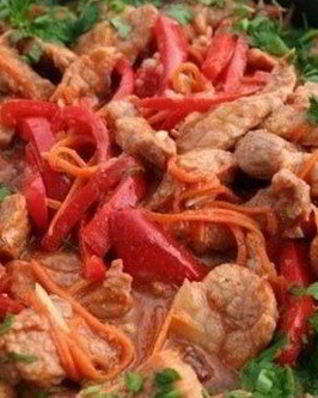 Свинина с овощами в томатном маринаде