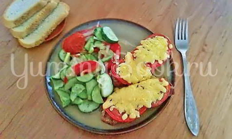 Рецепт свинины запеченой с помидорами и сыром