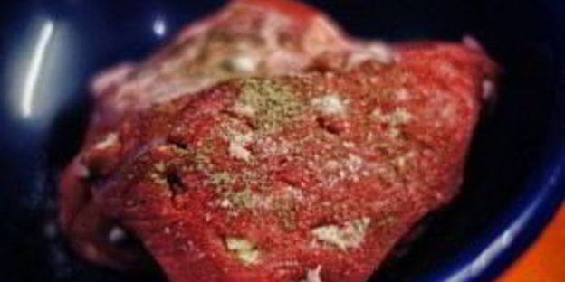 телятина с черносливом в духовке