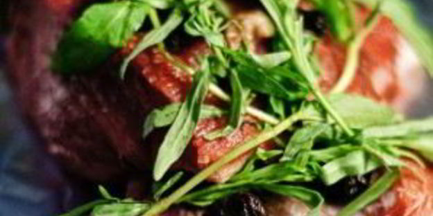 телятина с черносливом в духовке