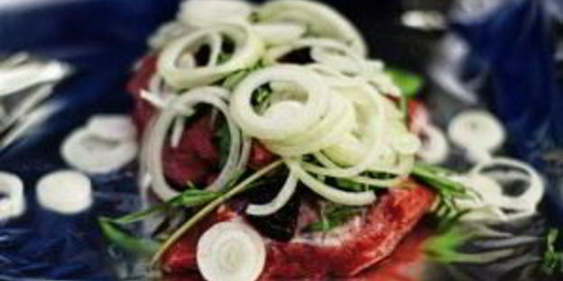 телятина с черносливом в духовке