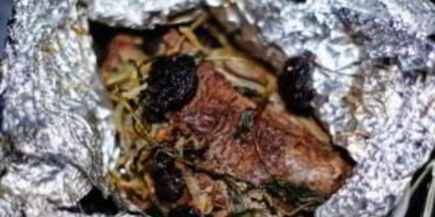 телятина с черносливом в духовке