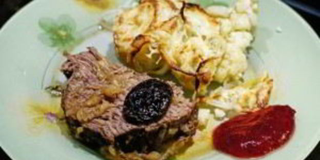 телятина с черносливом в духовке