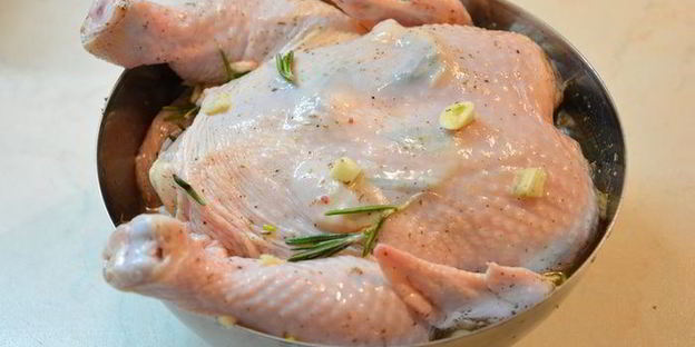 цыпленок с чесноком и травами