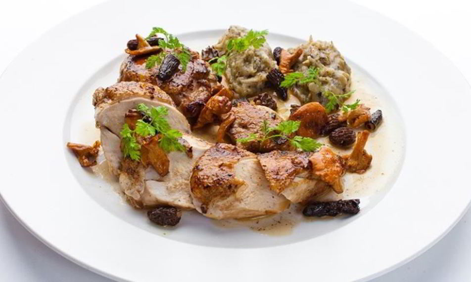 Рецепт цыпленка с грибами, воздушным картофелем и трюфелем