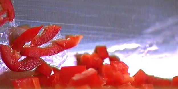 цыпленок с зеленым горошком, морковью и шафраном