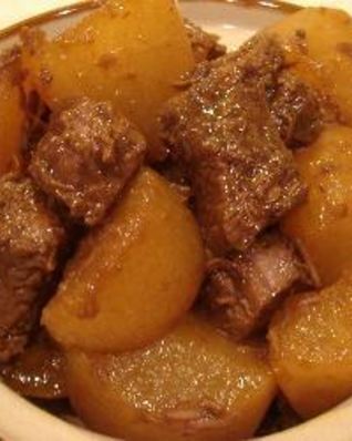 Тушеная говядина с редькой дайкон