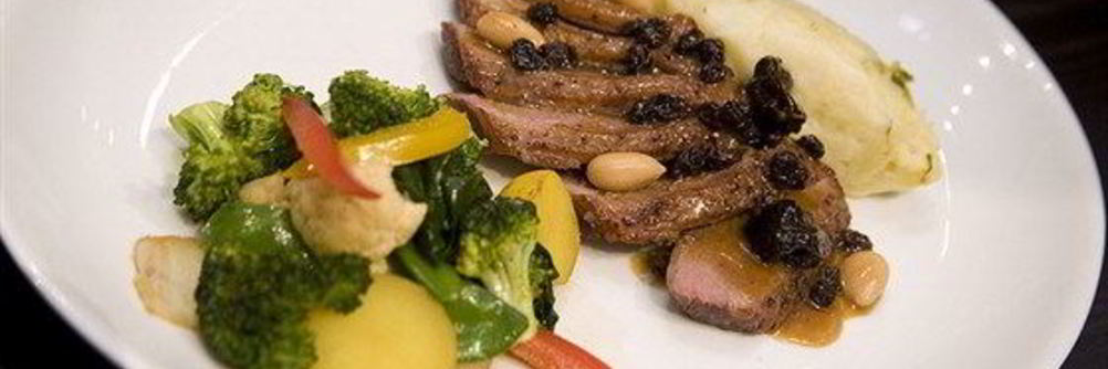 Утиные грудки с пряным рисом